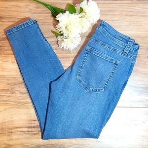 Cabi / Skinny / Size 2